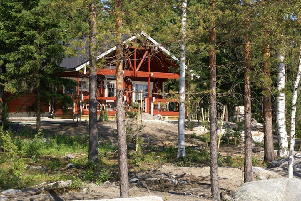 Kartanohotelli Satulinna Huvilat Hirvensalmi Exterior foto